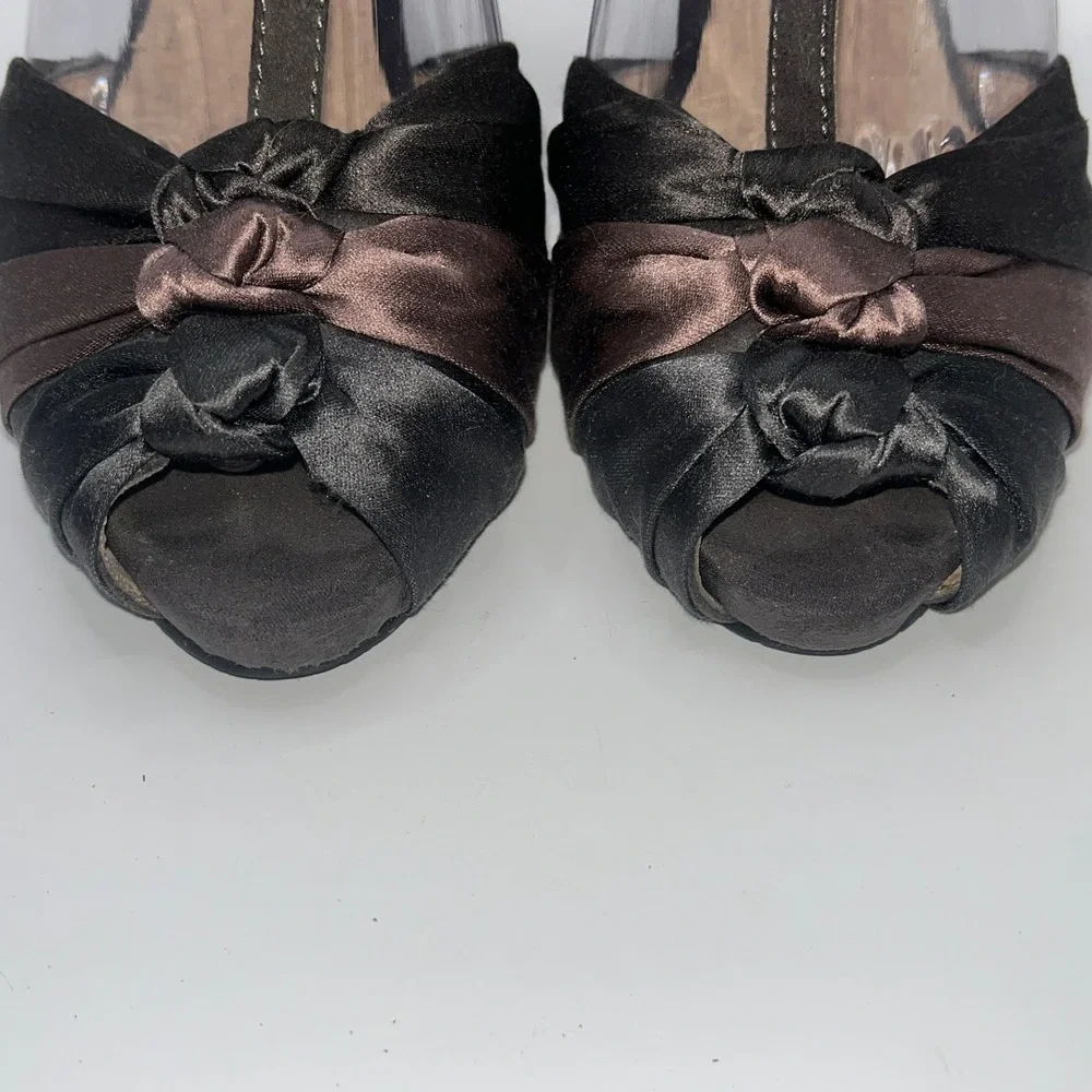 Unisa Womens 7.5M T-Strap Peep Toe Satin Bow Suede Heels Vintage Glam Evening